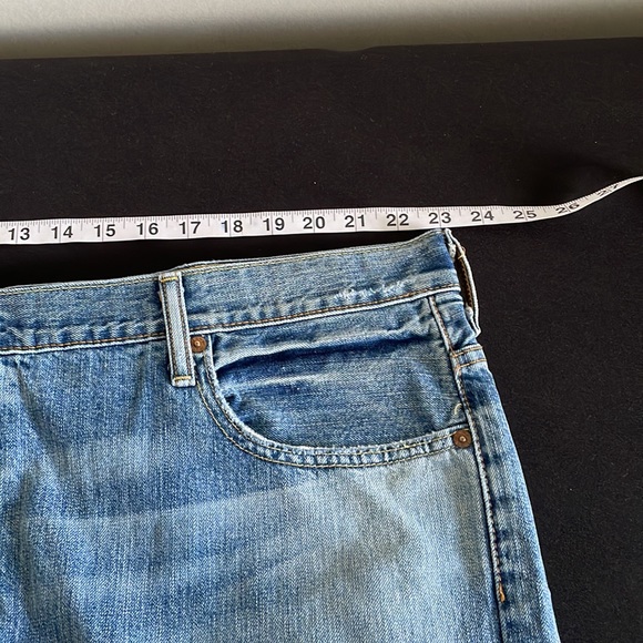 Men’s Levi’s 569 Jeans with distressing, Size 44w x 30in - Picture 6 of 13